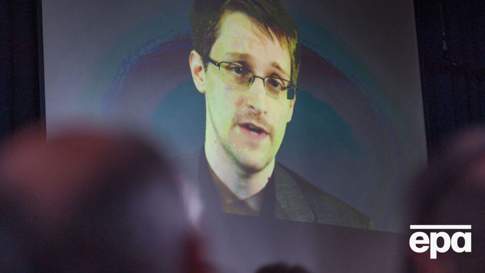 В июне 2013 года Сноуден передал СМИ секретные материалы о программах слежки спецслужб США и Великобритании в интернете