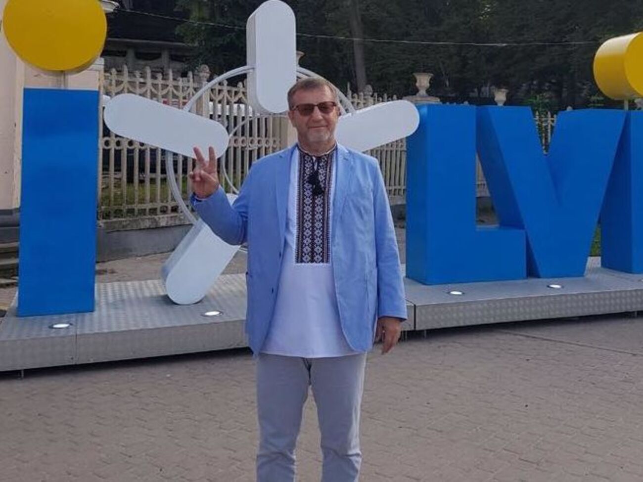 Армения выбрала неверную стратегию. Она устанавливает отношения с правящей верхушкой РФ. Это будет стоить ей поражения в Карабахе