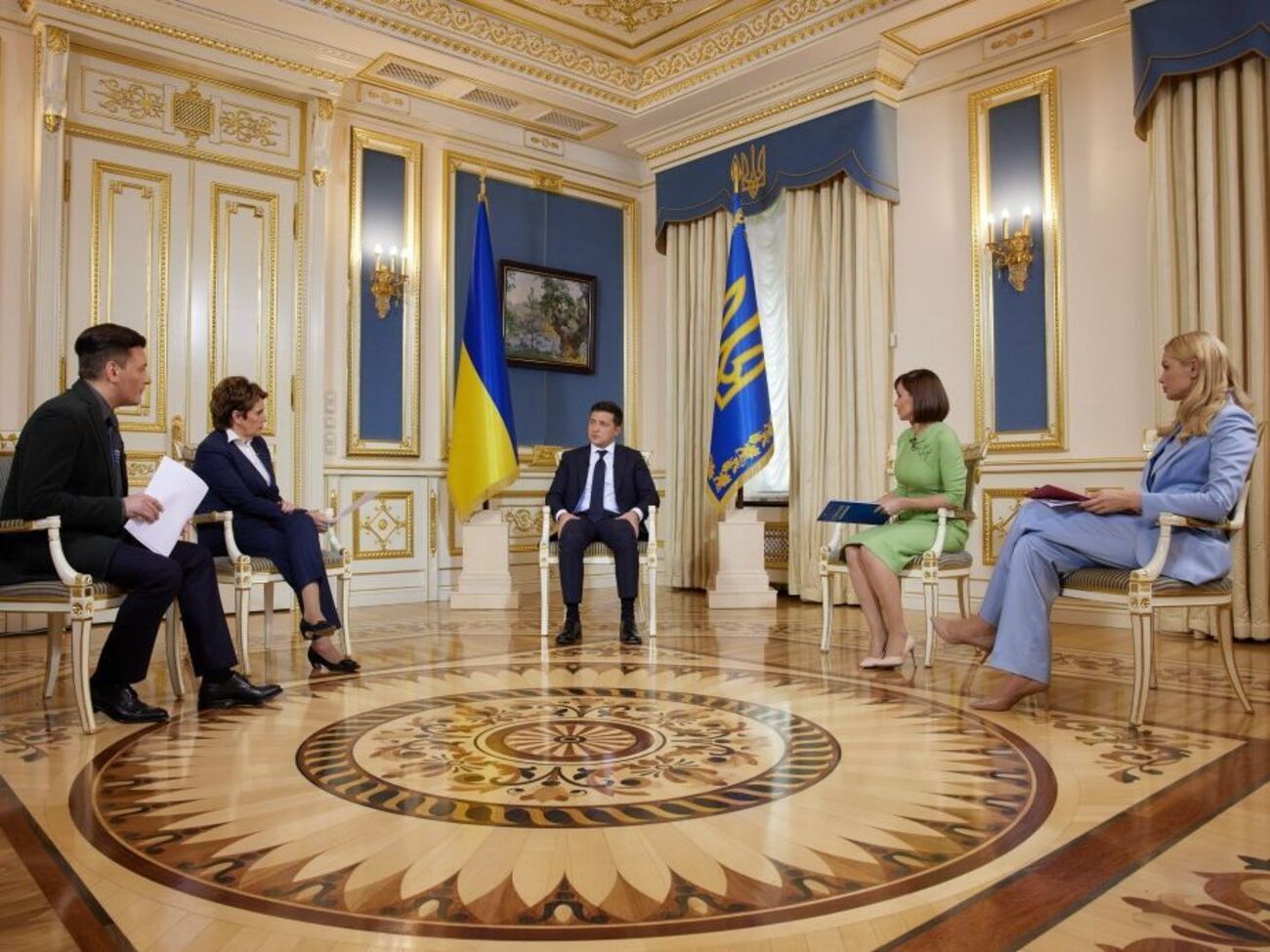 Зеленський дав інтерв'ю українським телеканалам
