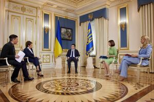 Зеленський дав інтерв'ю українським телеканалам