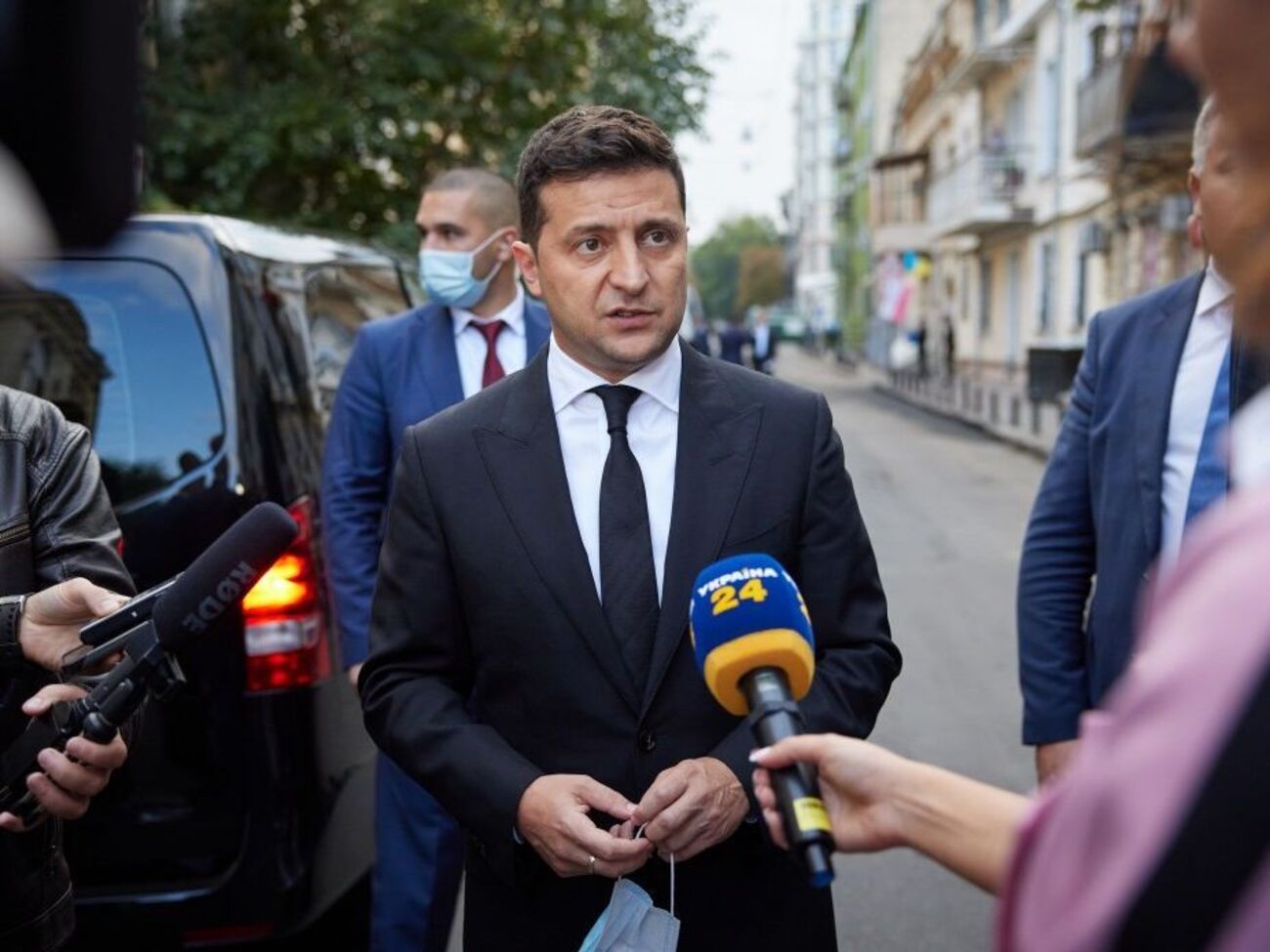 Зеленский в интервью заявил, что готов испытать на себе украинскую вакцину против коронавируса