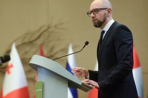 Яценюк: Мінськ не виконується тільки по одній причині. Його не виконує Росія
