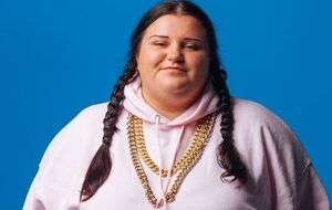 alyona alyona спела дуэтом с блогером из Казахстана