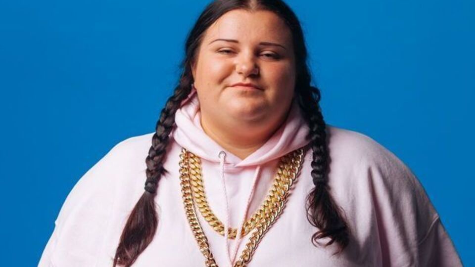 alyona alyona спела дуэтом с блогером из Казахстана