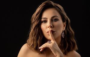 Ані Лорак: Гарна зйомка для обкладинки журналу Fashionpeople Russia