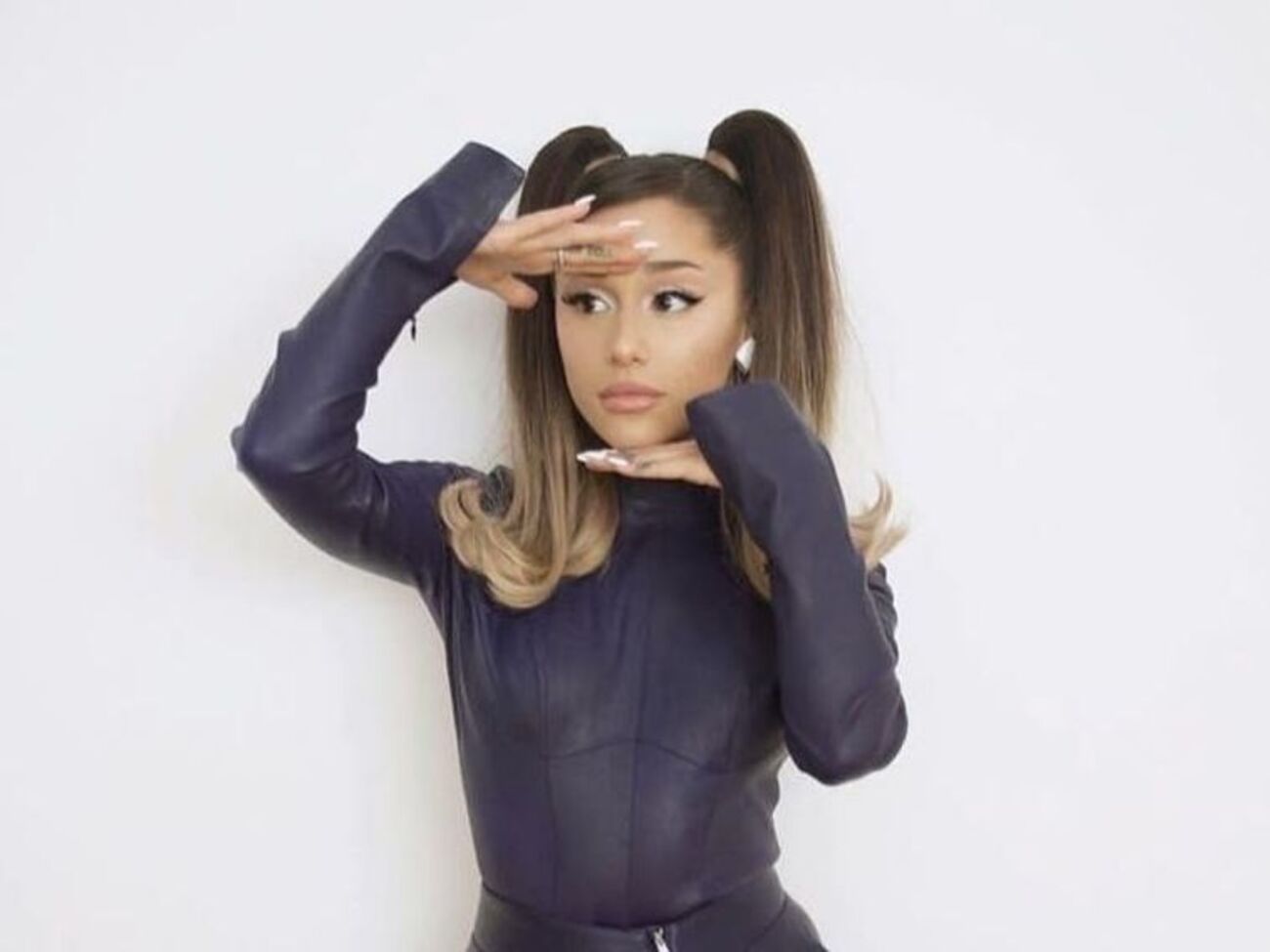 Гранде воплотила в клипе образ президента США