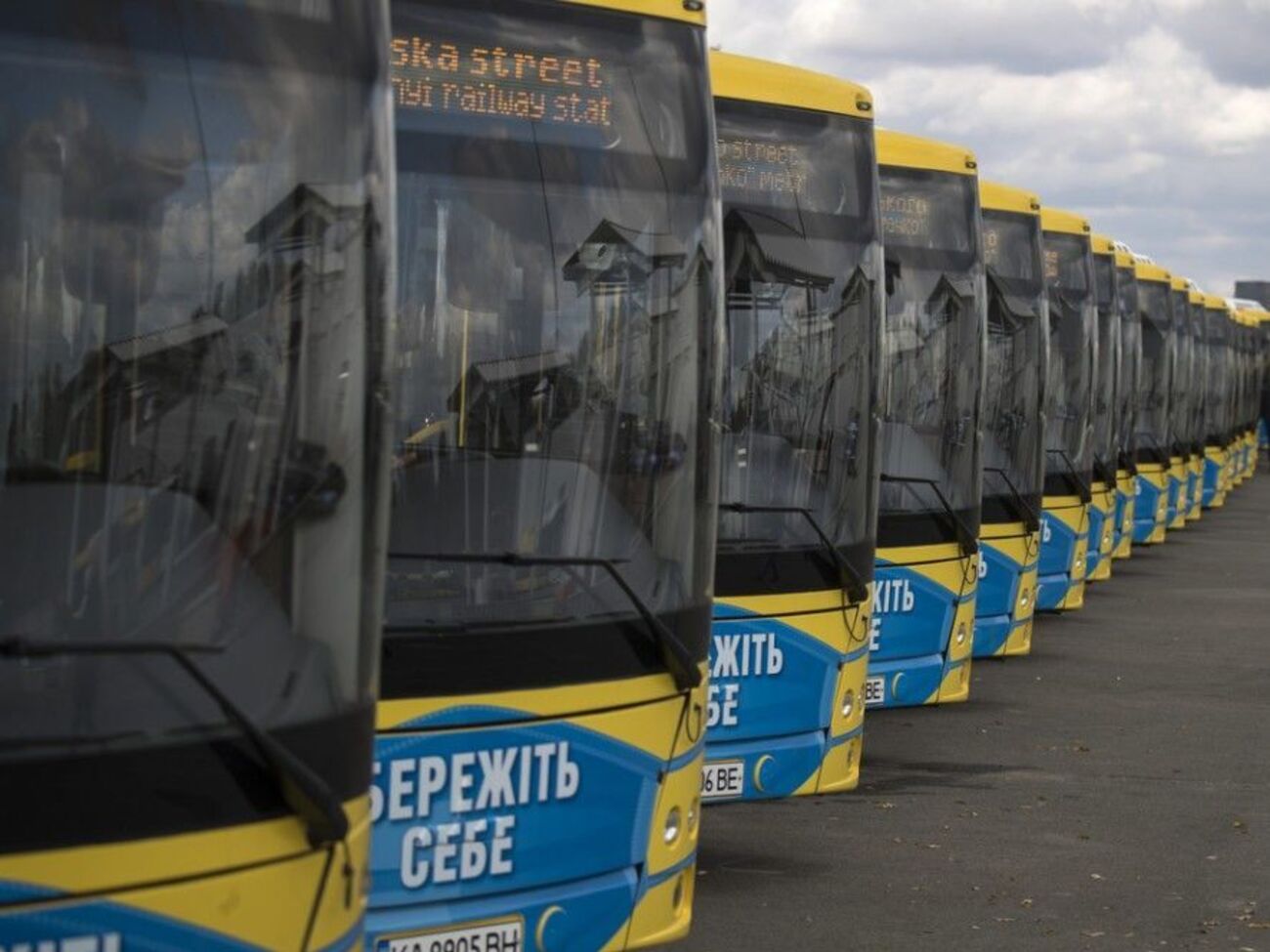 Первые 50 автобусов, закупленных у белорусского производителя, уже выехали на маршруты в Киеве