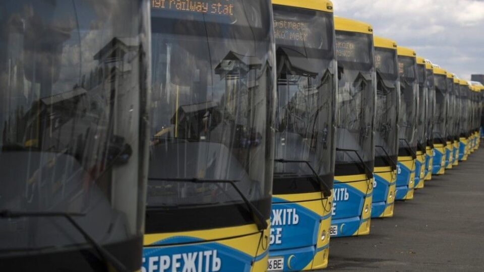 Первые 50 автобусов, закупленных у белорусского производителя, уже выехали на маршруты в Киеве