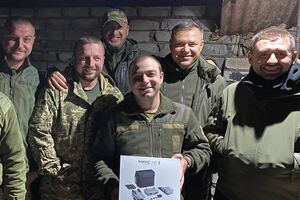 Нардепы передали дроны украинским военным