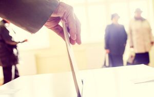 Местные выборы пройдут 25 октября по всей Украине, кроме оккупированных районов Донецкой и Луганской областей, а также аннексированного Крыма