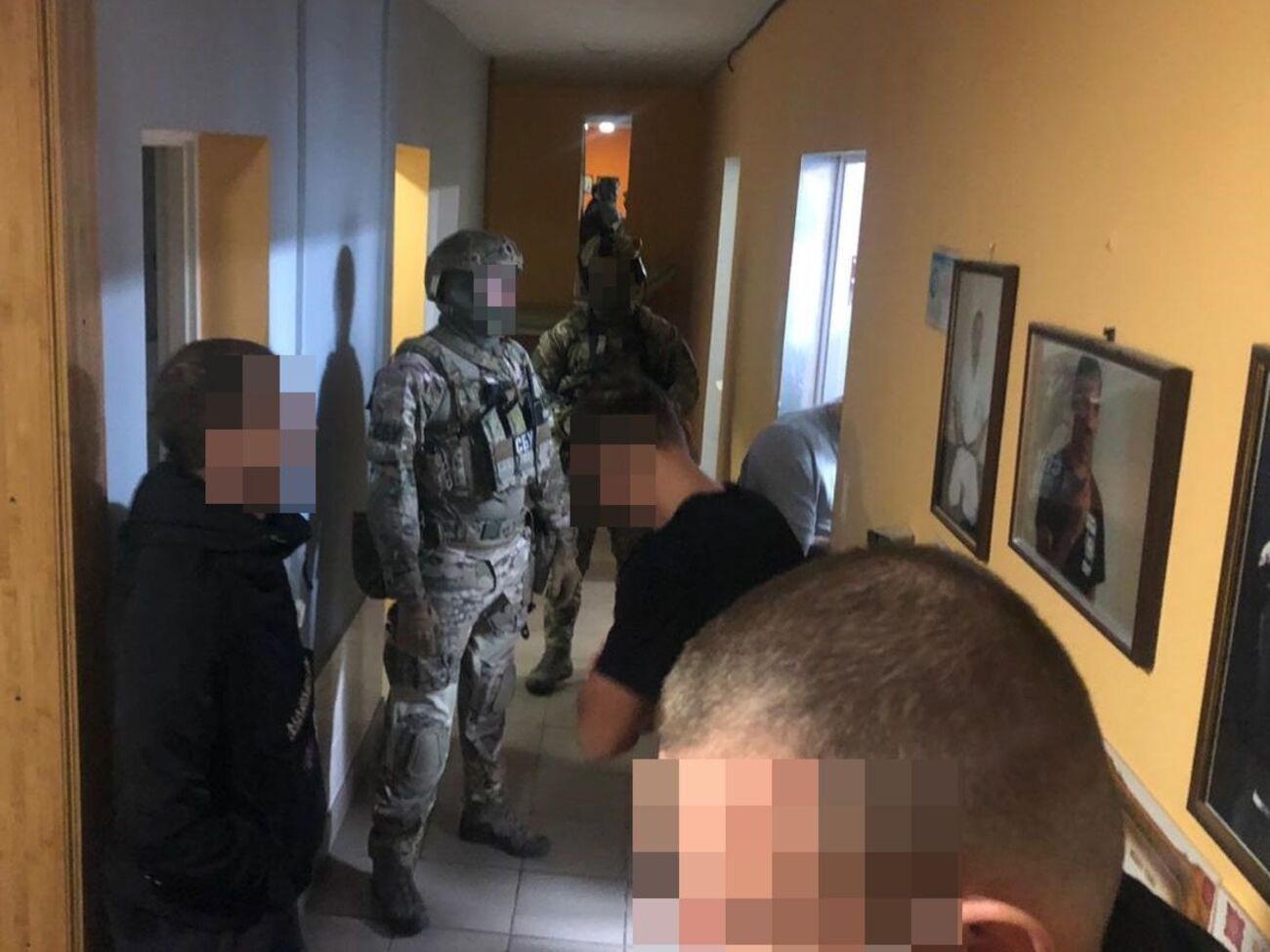 В состав ОПГ входили бывшие и действующие правоохранители, заявили в прокуратуре