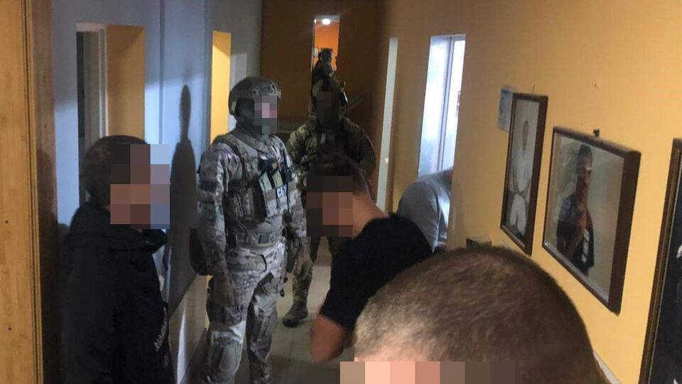 В состав ОПГ входили бывшие и действующие правоохранители, заявили в прокуратуре