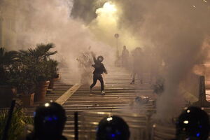 Акция протеста против карантина в Неаполе завершилась беспорядками. Фоторепортаж
