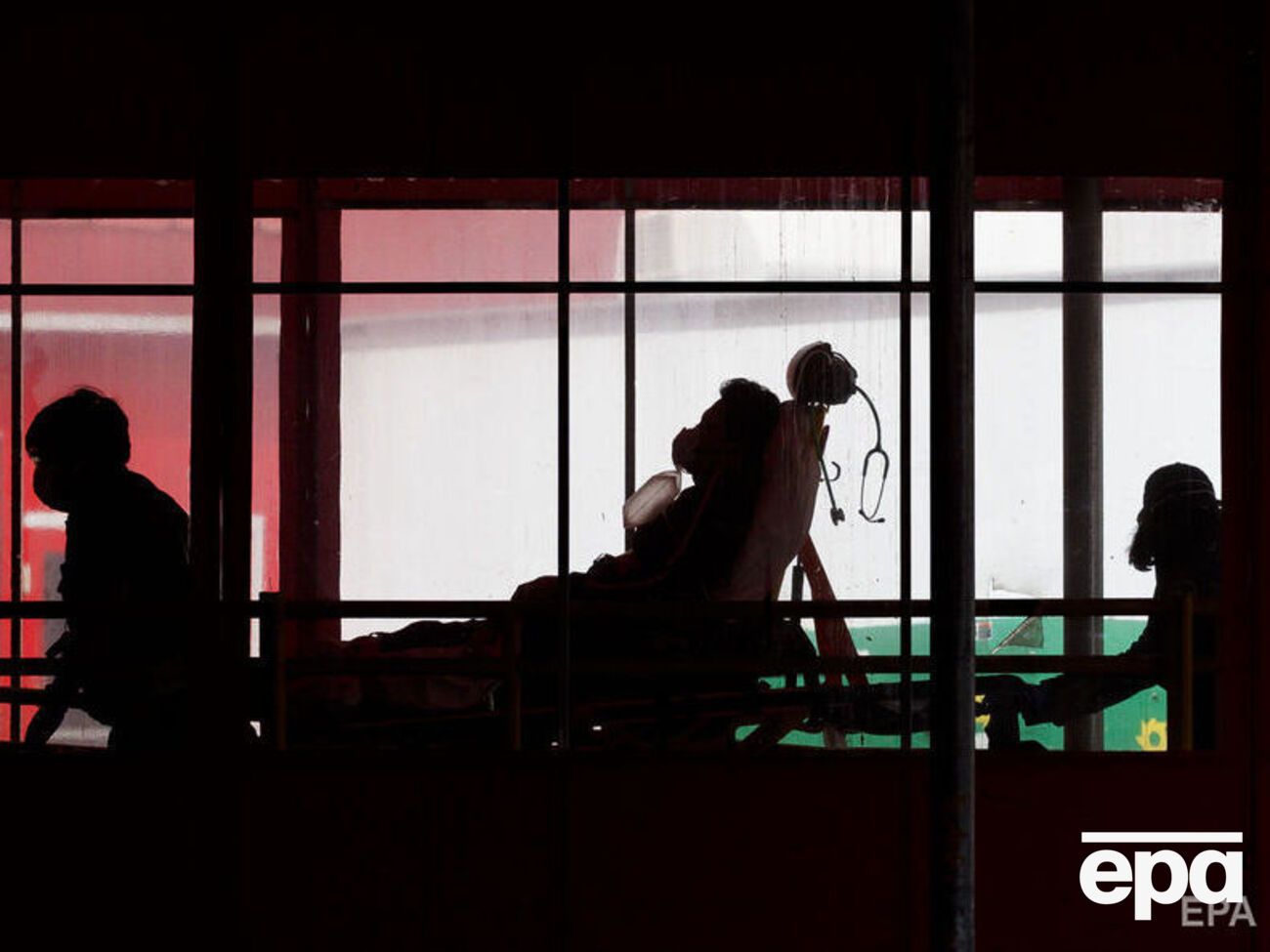 США посідають перше місце у світі за кількістю тих, хто заразився і помер від коронавірусу