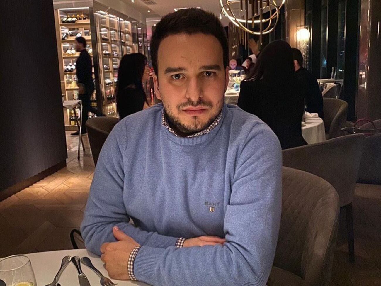 Співвласник магазину Хорошин став відомим, коли дарував квіти учасницям жіночого маршу протесту, які&nbsp;проходили повз його магазин