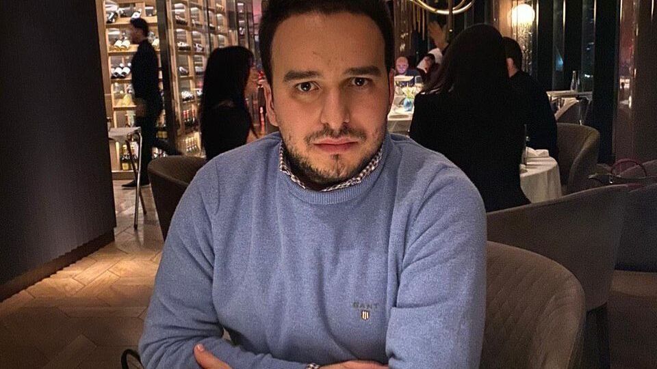 Співвласник магазину Хорошин став відомим, коли дарував квіти учасницям жіночого маршу протесту, які проходили повз його магазин