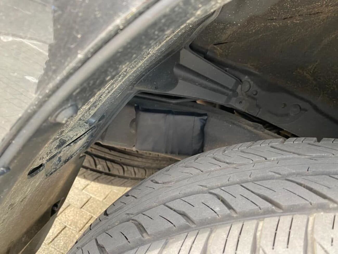 Арахамия нашел аппаратуру возле заднего колеса своей машины