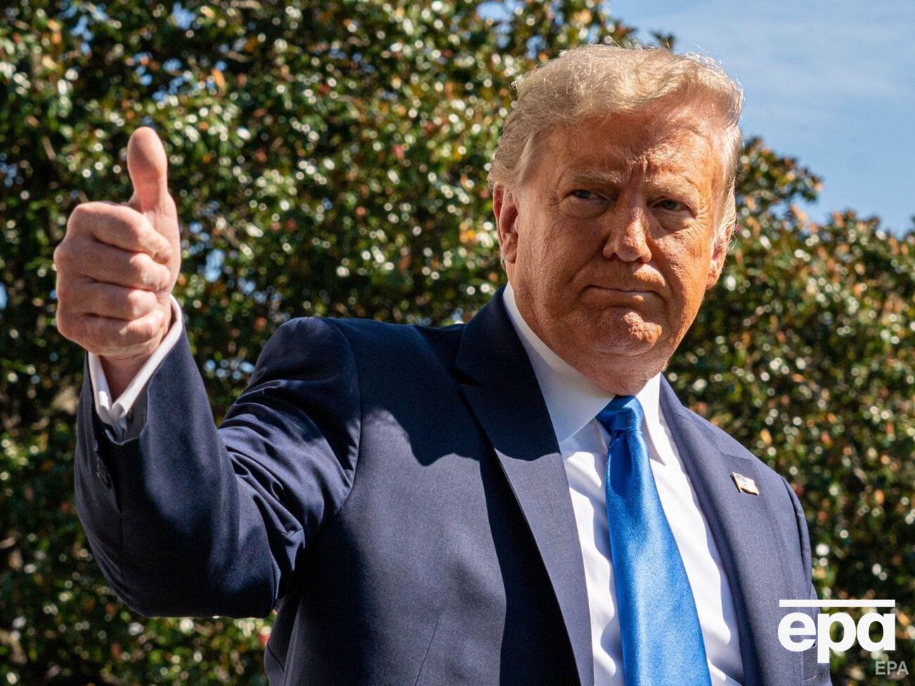 Трамп голосовал лично, общаясь с журналистами, он снова раскритиковал голосование по почте