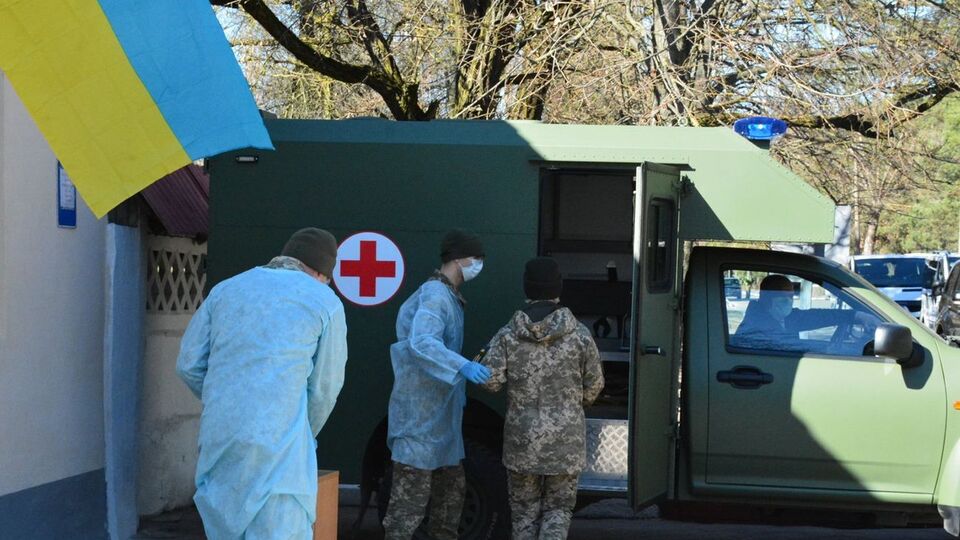 Військові медики не отримували доплати до 300% окладу за роботу з пацієнтами, хворими на COVID-19, через "прогалини" в нормативній базі, заявив Таран