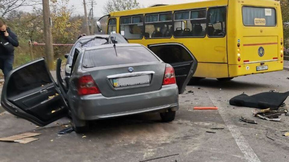 В аварии пострадали три машины