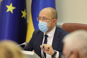 По словам Шмыгаля, коек для больных COVID-19 в Украине хватает