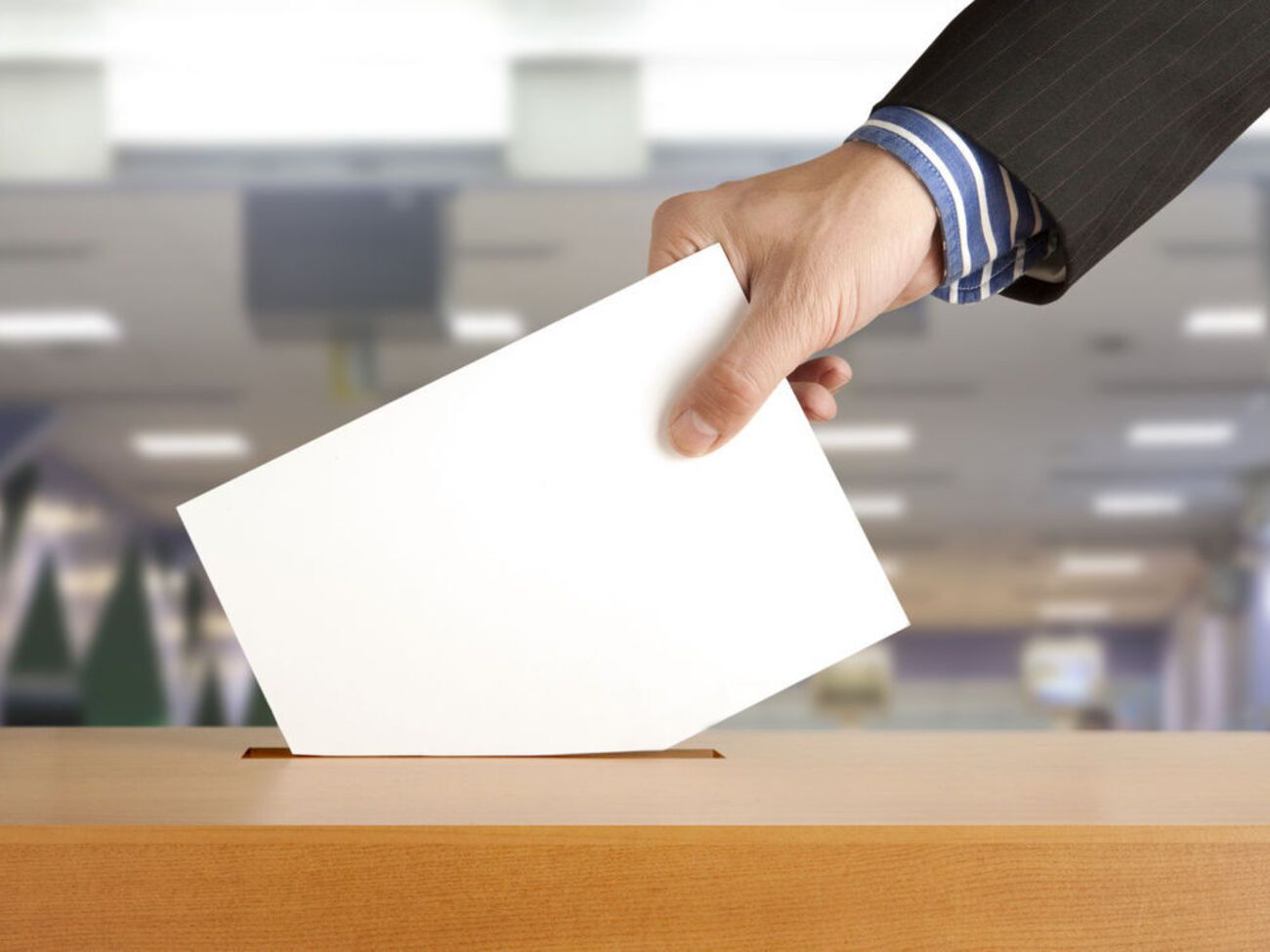 Несвоевременно открылись 65 избирательных участков