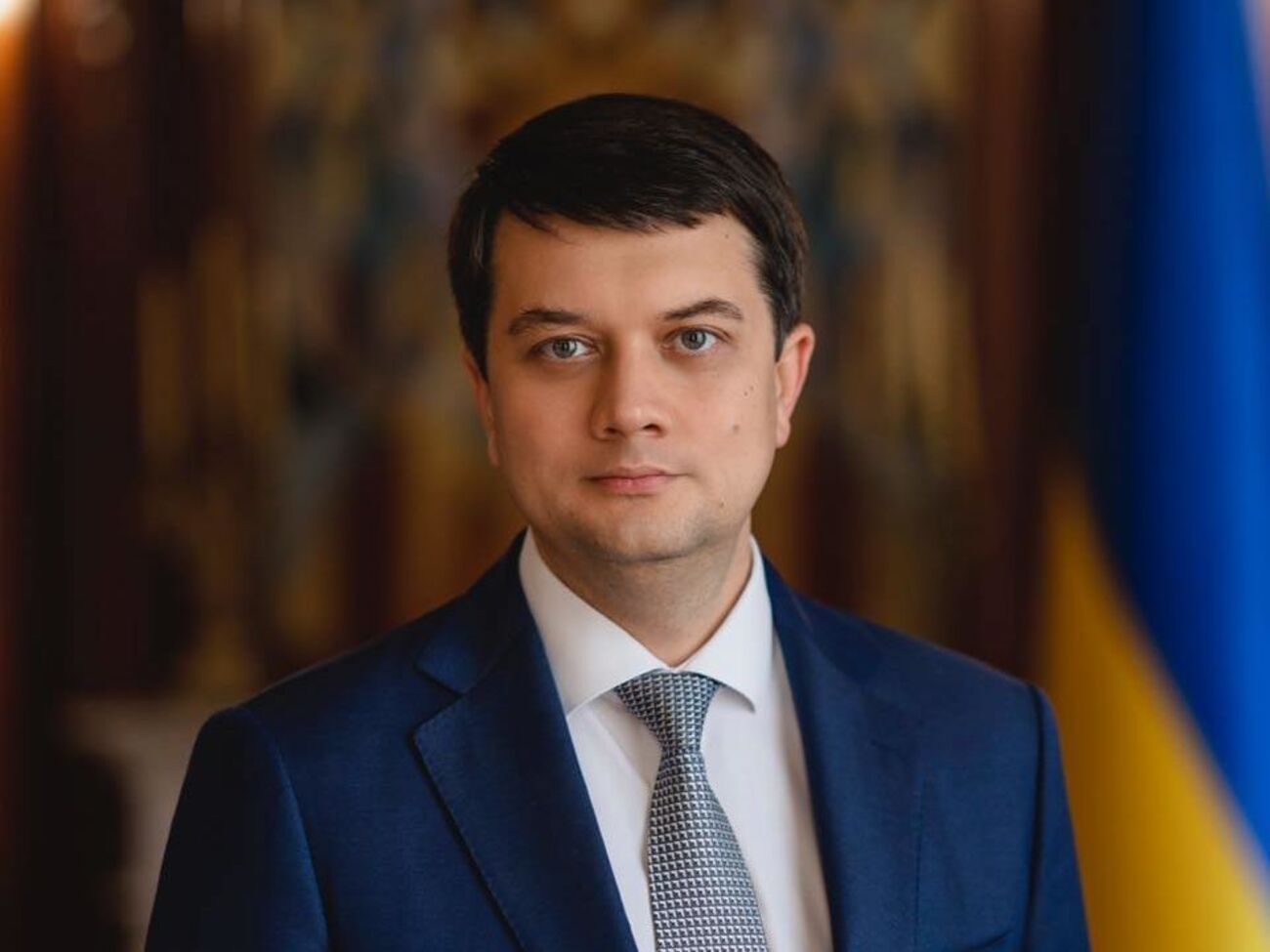 Разумков зазначив, що не шукатиме волонтерів, тому що "йому є чим зайнятися"