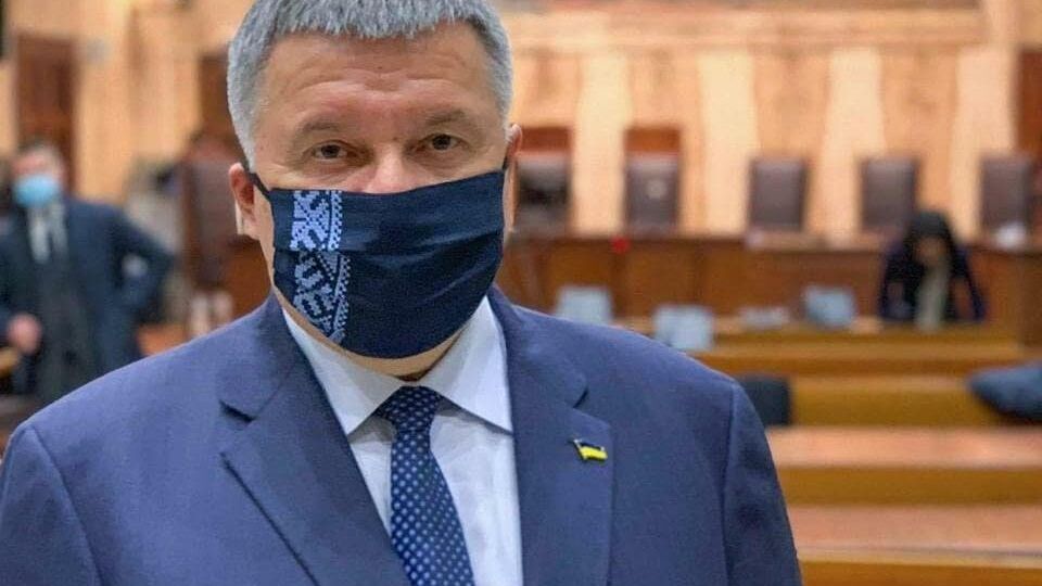 Аваков: Граждане по желанию могут принимать или не принимать участие в опросах, это не является обязательным