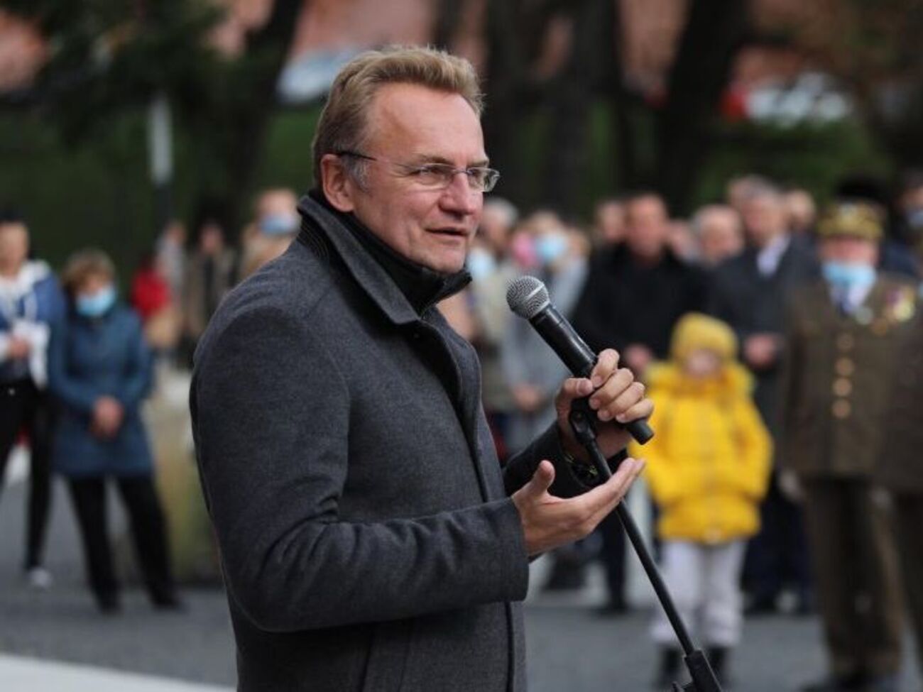 Садовый заявил, что вернется домой и будет искать свой паспорт, чтобы все-таки проголосовать