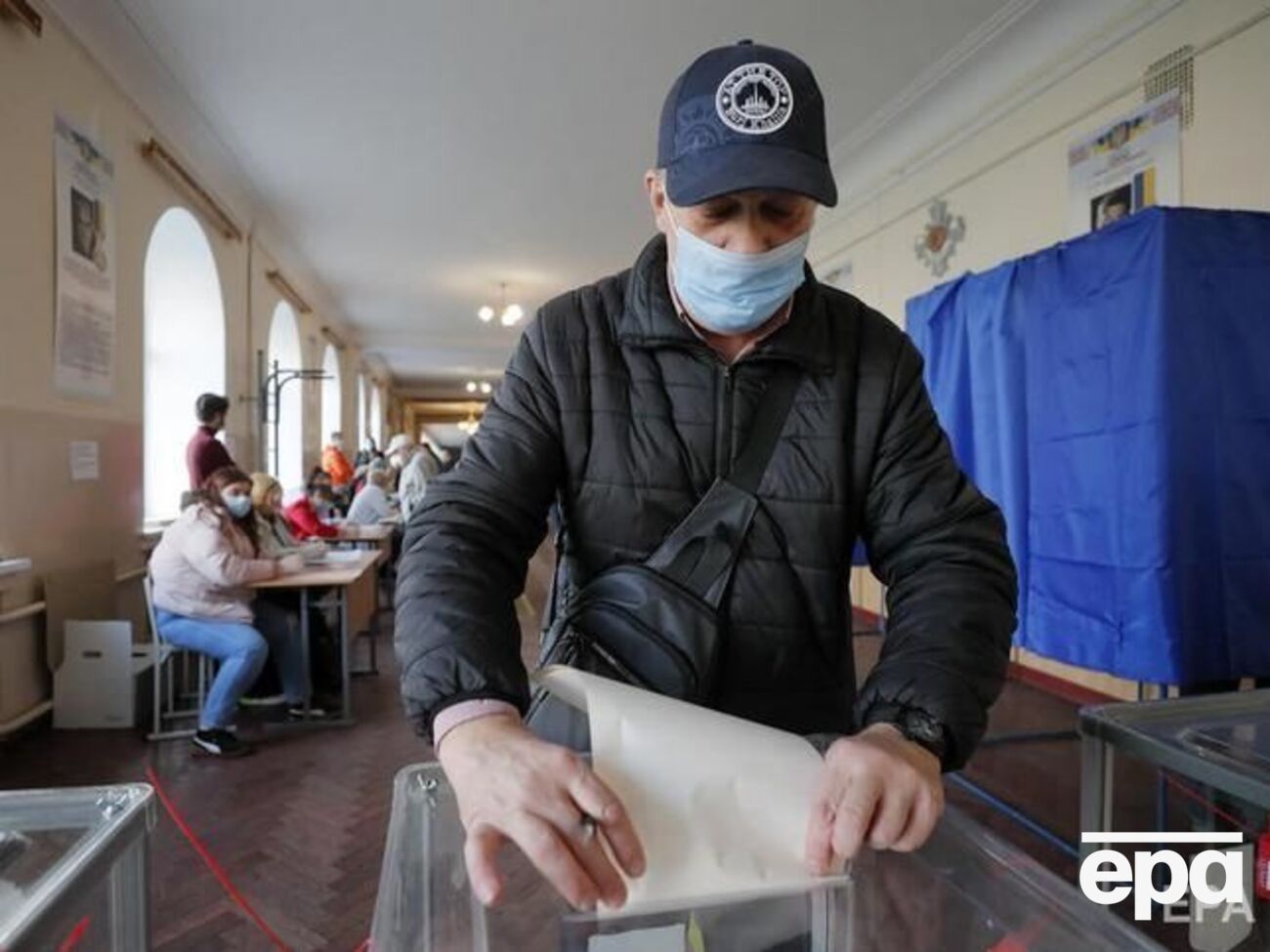 25 октября по всей Украине, кроме аннексированного Крыма и оккупированных районов Донецкой и Луганской областей, проходят местные выборы