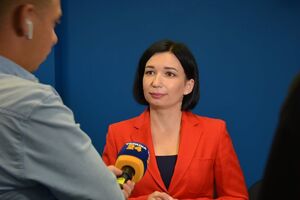 Айвазовская попросила проверять у членов комиссий удостоверения