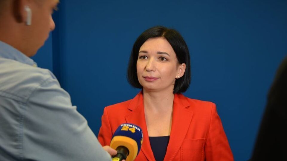 Айвазовская попросила проверять у членов комиссий удостоверения