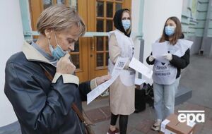 25 жовтня перед виборчими дільницями проводили всеукраїнське опитування