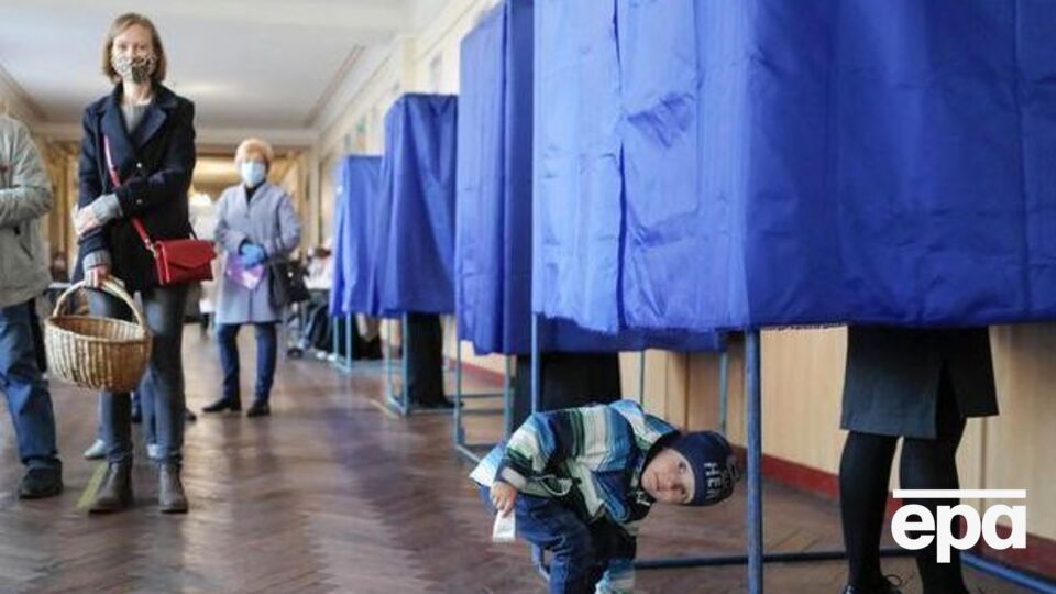 По данным "Опоры", на 16.00 явка на местных выборах в Украине составляла 27%