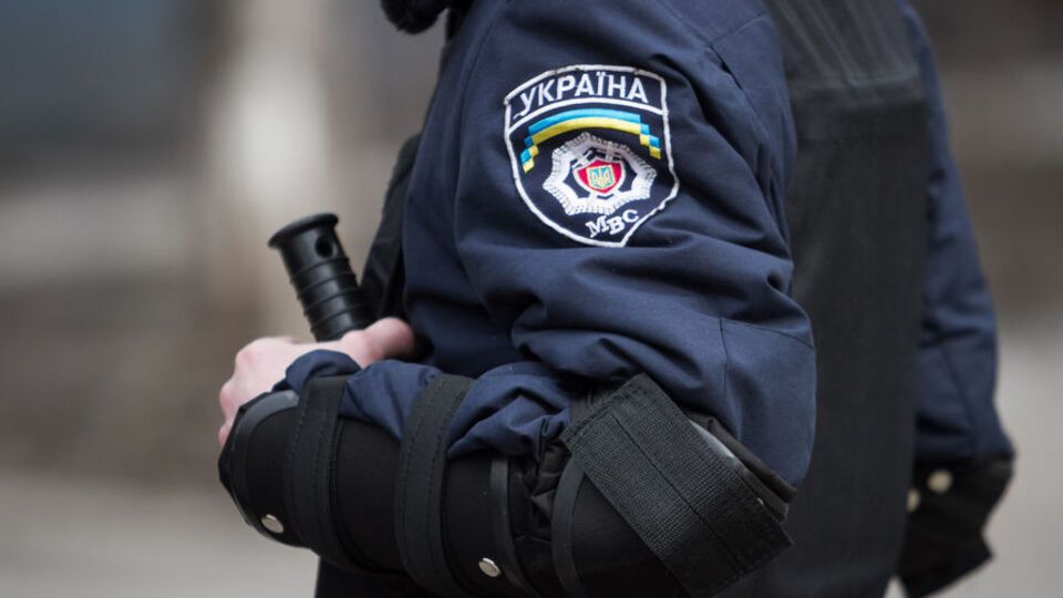 Спецназ роты полиции особого назначения прибыл на участок, где избили полицейского