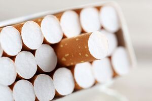 В 2018 году розничный акциз был уплачен лишь с 55% реализованных сигарет, отмечают журналисты