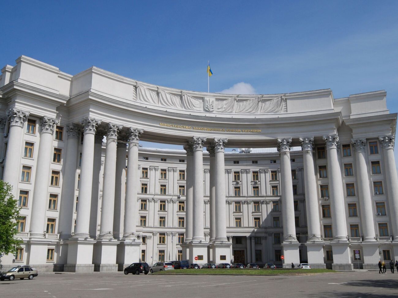 У МЗС України пояснили угорському дипломату, що українське законодавство забороняє іноземцям брати участь у передвиборчій агітації