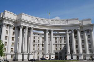 В МИД Украины объяснили венгерскому дипломату, что украинское законодательство запрещает иностранцам принимать участие в предвыборной агитации