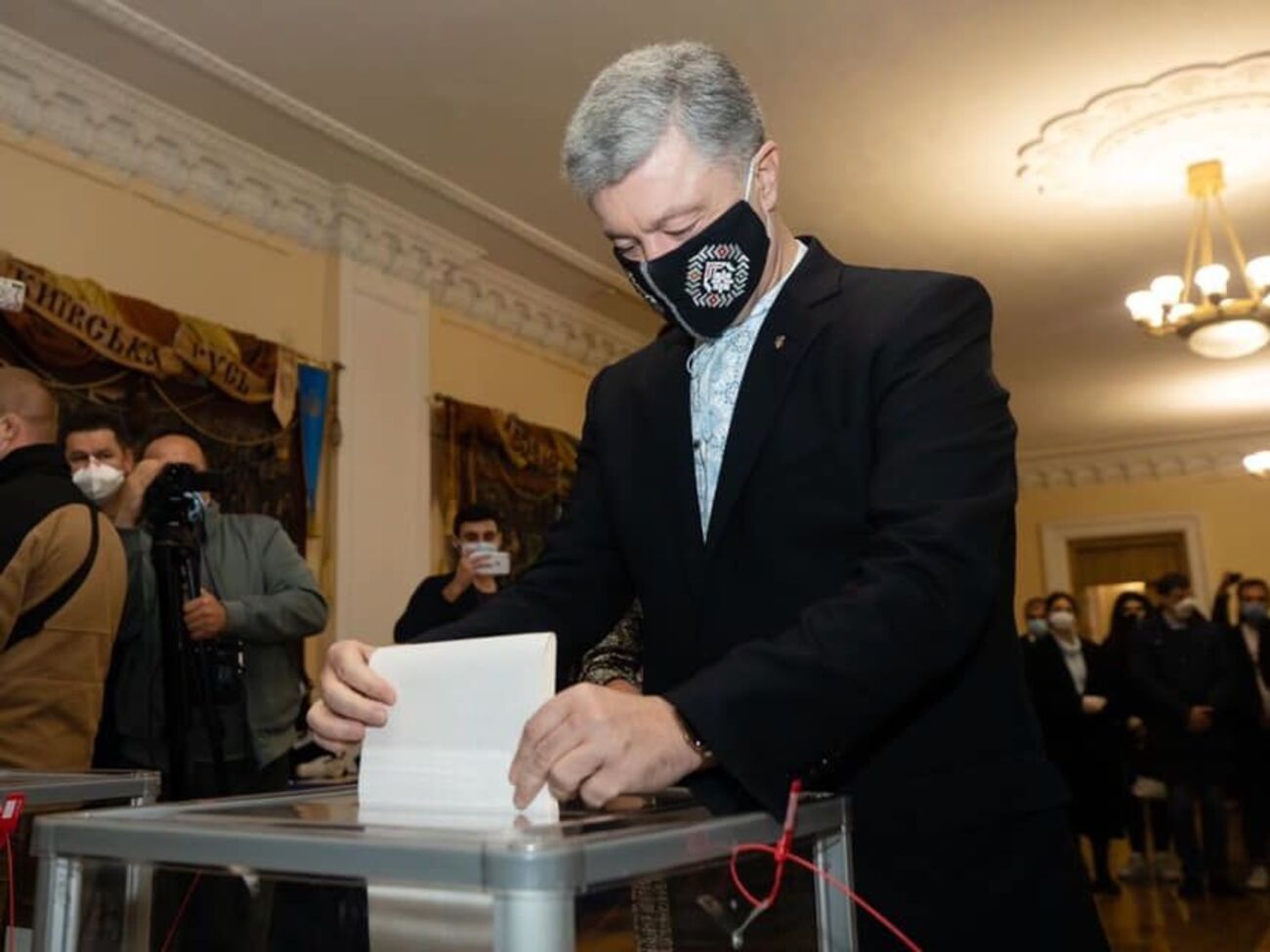 Порошенко: Це величезний крок уперед у порівнянні з парламентськими виборами минулого року