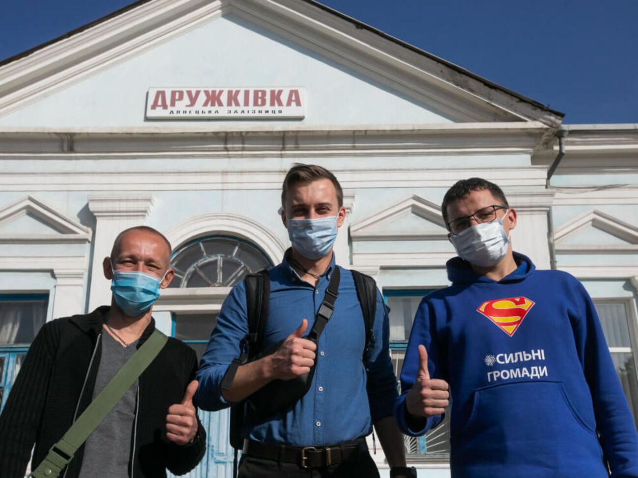 Лозинский (в центре) пообещал, что депутаты от "Голоса" не позволят дерибанить ресурсы местных общин