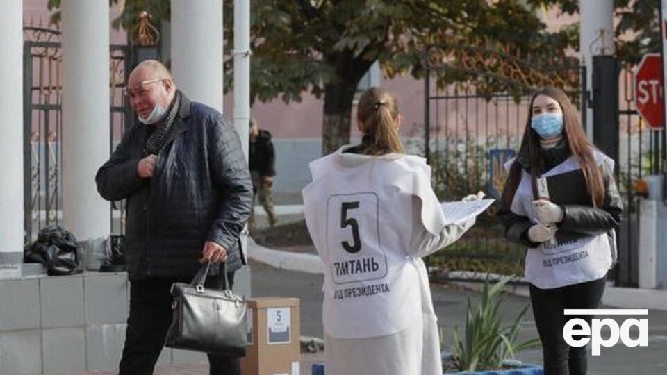 Всеукраїнське опитування проводили 25 жовтня, у день місцевих виборів