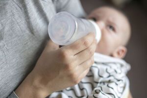 Авторы исследования говорят, что им пока неизвестно о вреде микрочастиц пластика для здоровья человека