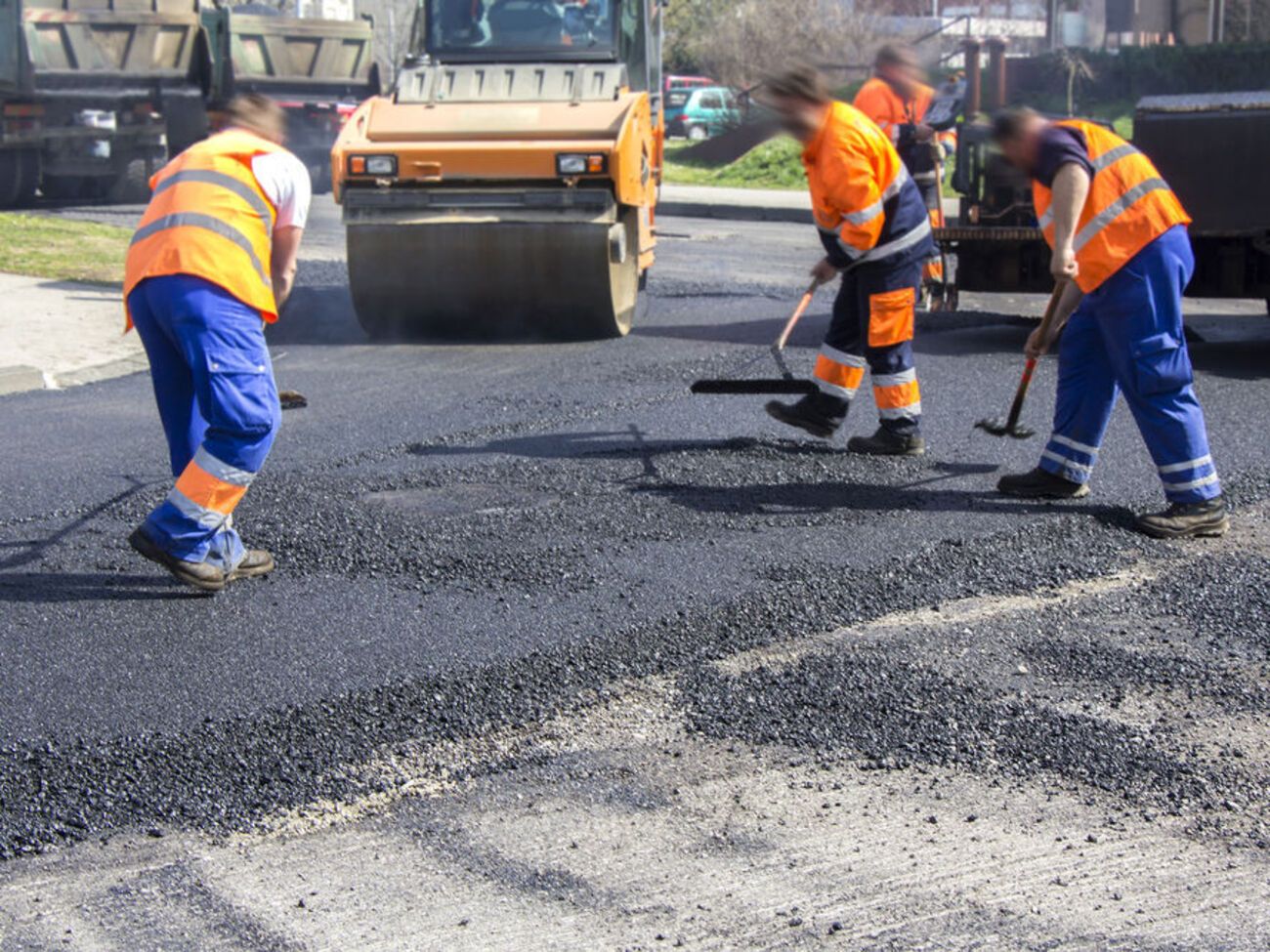 Дороги в Україні почали активно будувати в межах проєкту "Велике будівництво", який стартував в Україні 2 березня