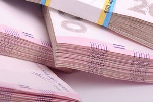 На підвищення надбавок і доплат медичним працівникам витрачено 2,7 млрд грн із передбачених 6 млрд грн