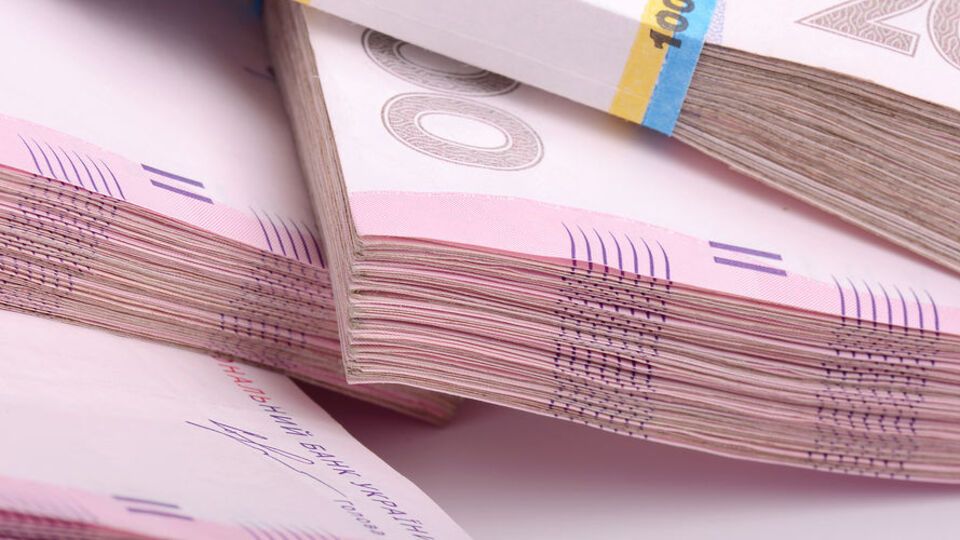 На підвищення надбавок і доплат медичним працівникам витрачено 2,7 млрд грн із передбачених 6 млрд грн