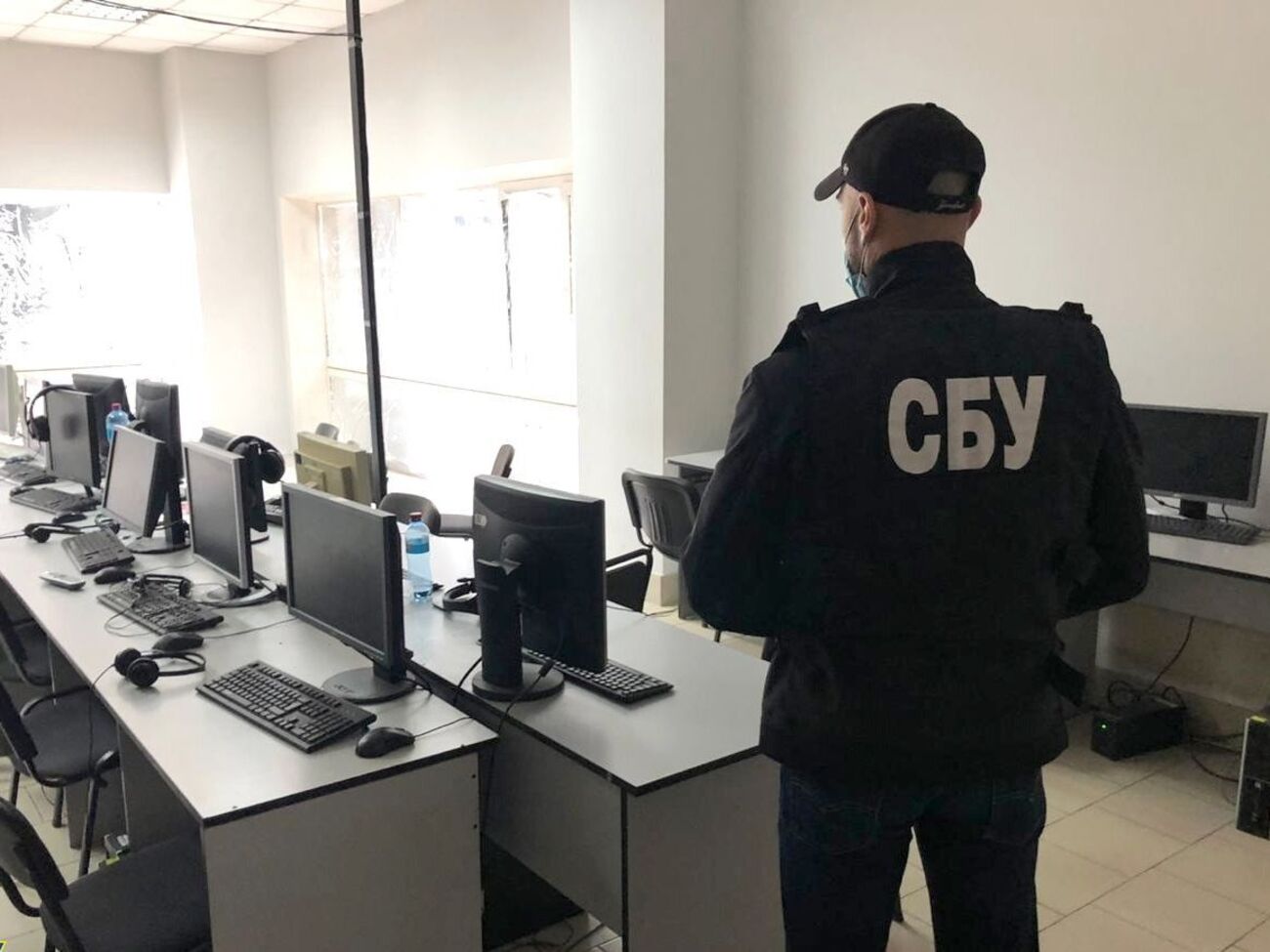 За попередніми оцінками, схема зловмисників працювала протягом приблизно п'яти місяців