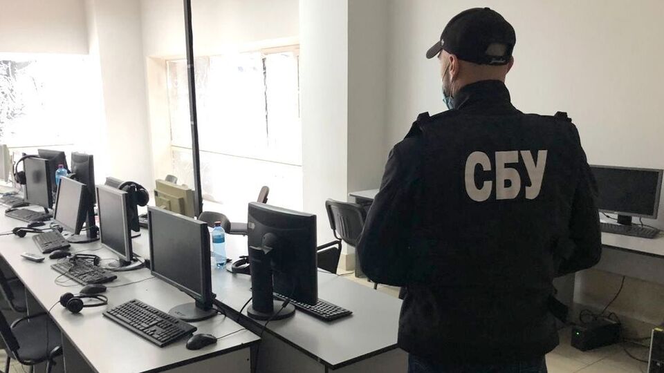 За попередніми оцінками, схема зловмисників працювала протягом приблизно п'яти місяців