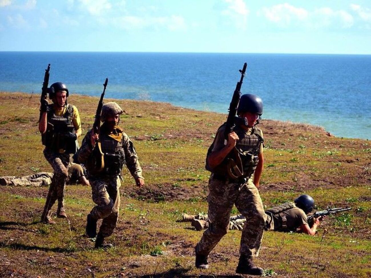 За даними слідства, колишні чиновники ЗСУ закупили 11 тис. неякісних бронежилетів приблизно на 42 млн грн