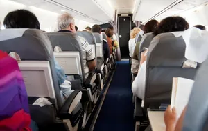 На борту самолета было 13 женщин