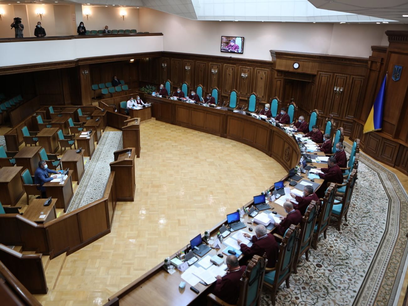 27 жовтня українські ЗМІ заявили, що КСУ визнав неконституційною ст. 366-1 Кримінального кодексу